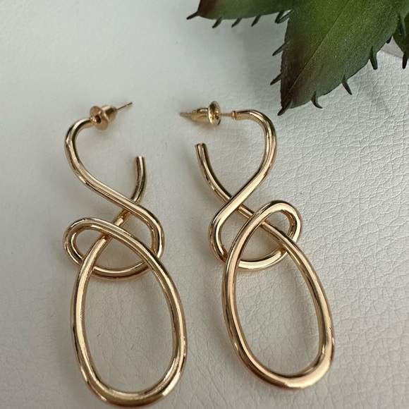Geometric Fashion Earrings - Picture 3 of 11
